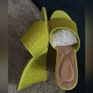 Shoe Dazzle • Wild Lime • Wedges • Vienna • Size 7